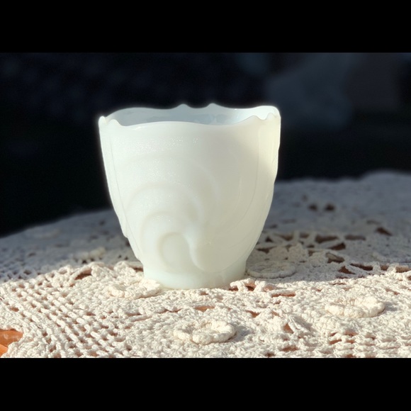 Milk Glass Tulip Shape Vase Swirl Design - Picture 8 of 10